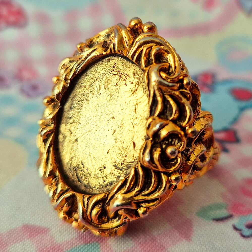 Vintage Gold Tone Poison Ring Secret Compartment Perfume Locket Adjustable